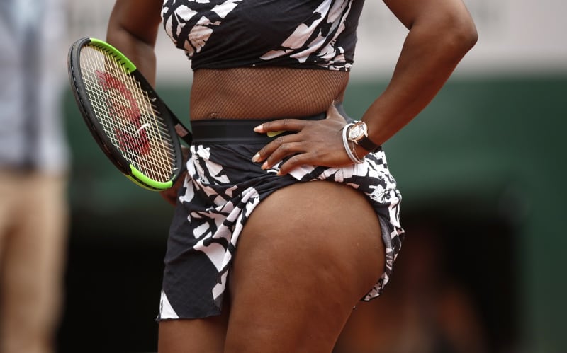 Rok po onom problematickém „kočičím obleku“ vsadila Williamsová na Roland Garros na také velmi specifické oblečení.