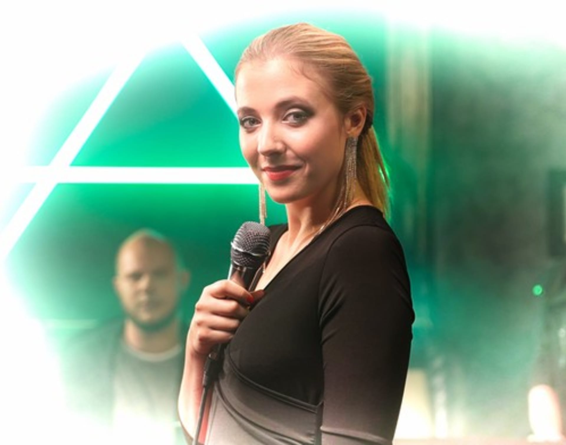 Anna Slováčková při natáčení videoklipu s názvem LEO v roce 2019