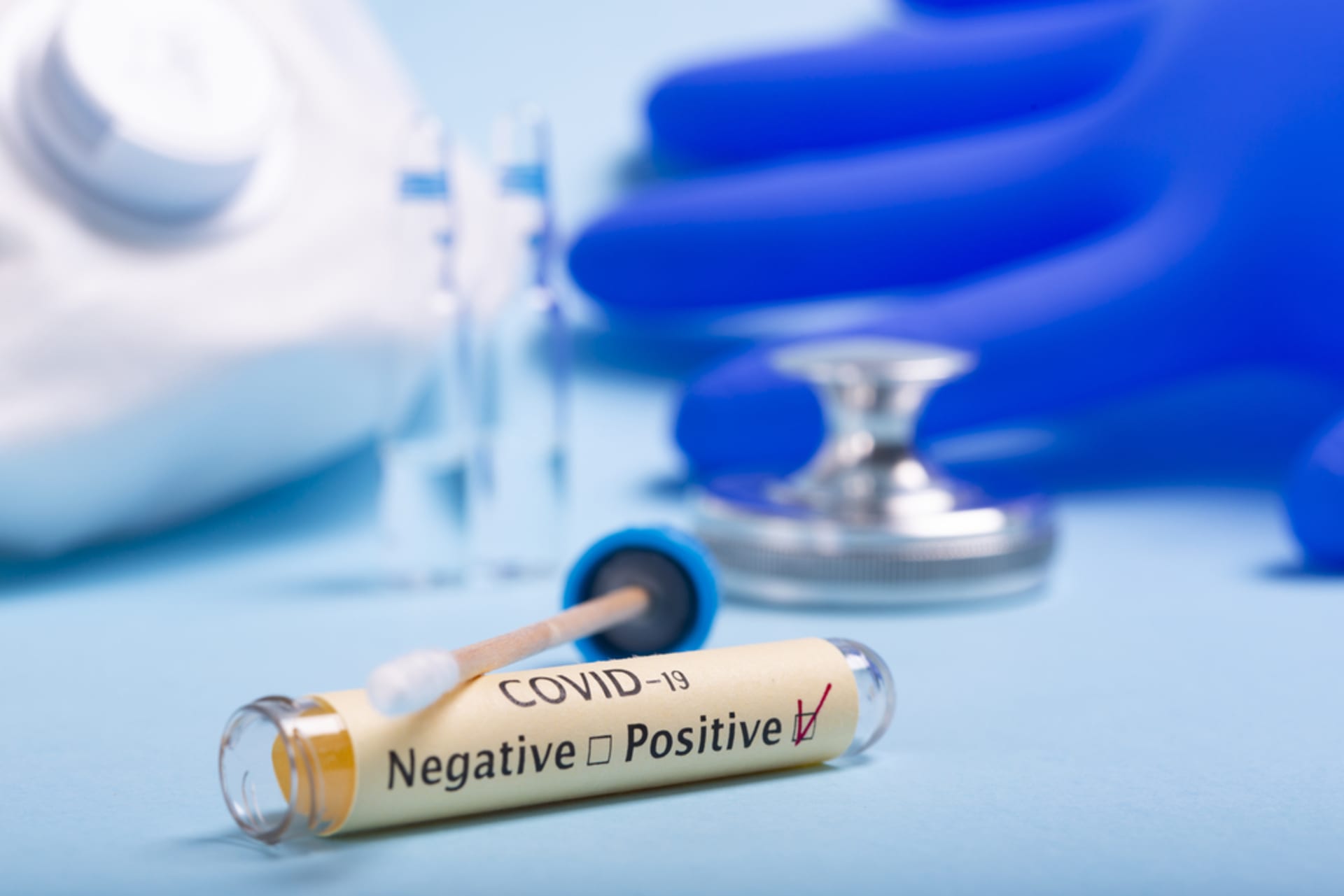 Pozitivní test na koronavirus (zdroj: Profimedia.cz)