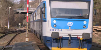 Tragédie v Řevnicích: 15letá dívka vběhla pod vlak, nejspíš šlo o sebevraždu