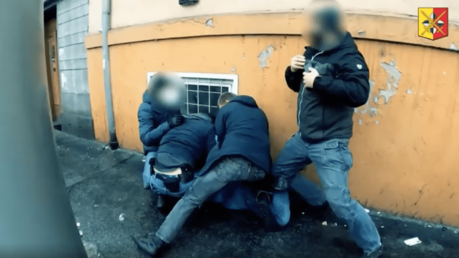 Policisté zadrželi podezřelé z loupeže ve Strakonické ulici.