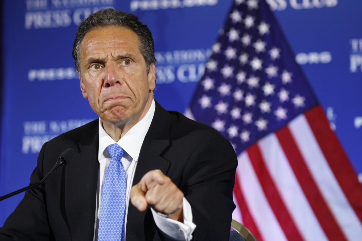 Guvernér New Yorku rezignuje.