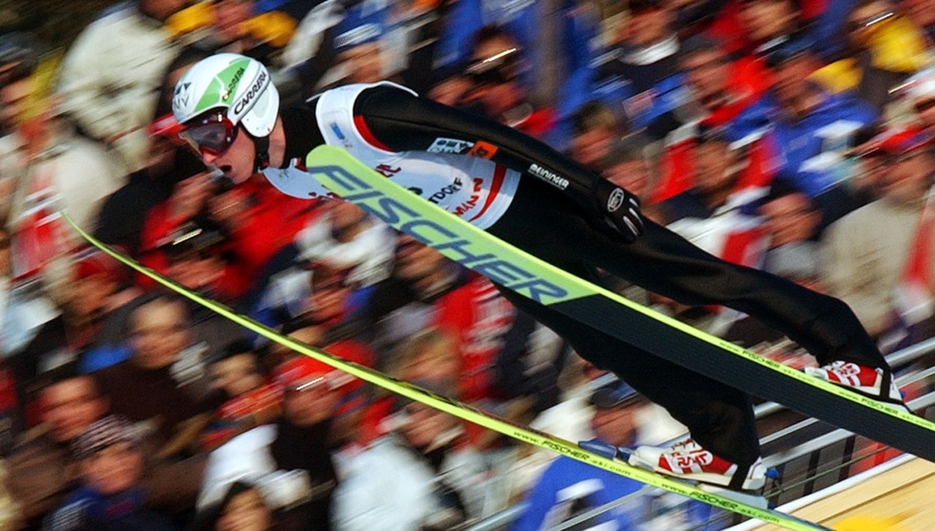 Jakub Janda v závodě na velkém můstku při mistrovství světa v Oberstdorfu 2005, kde bral bronzovou medaili.
