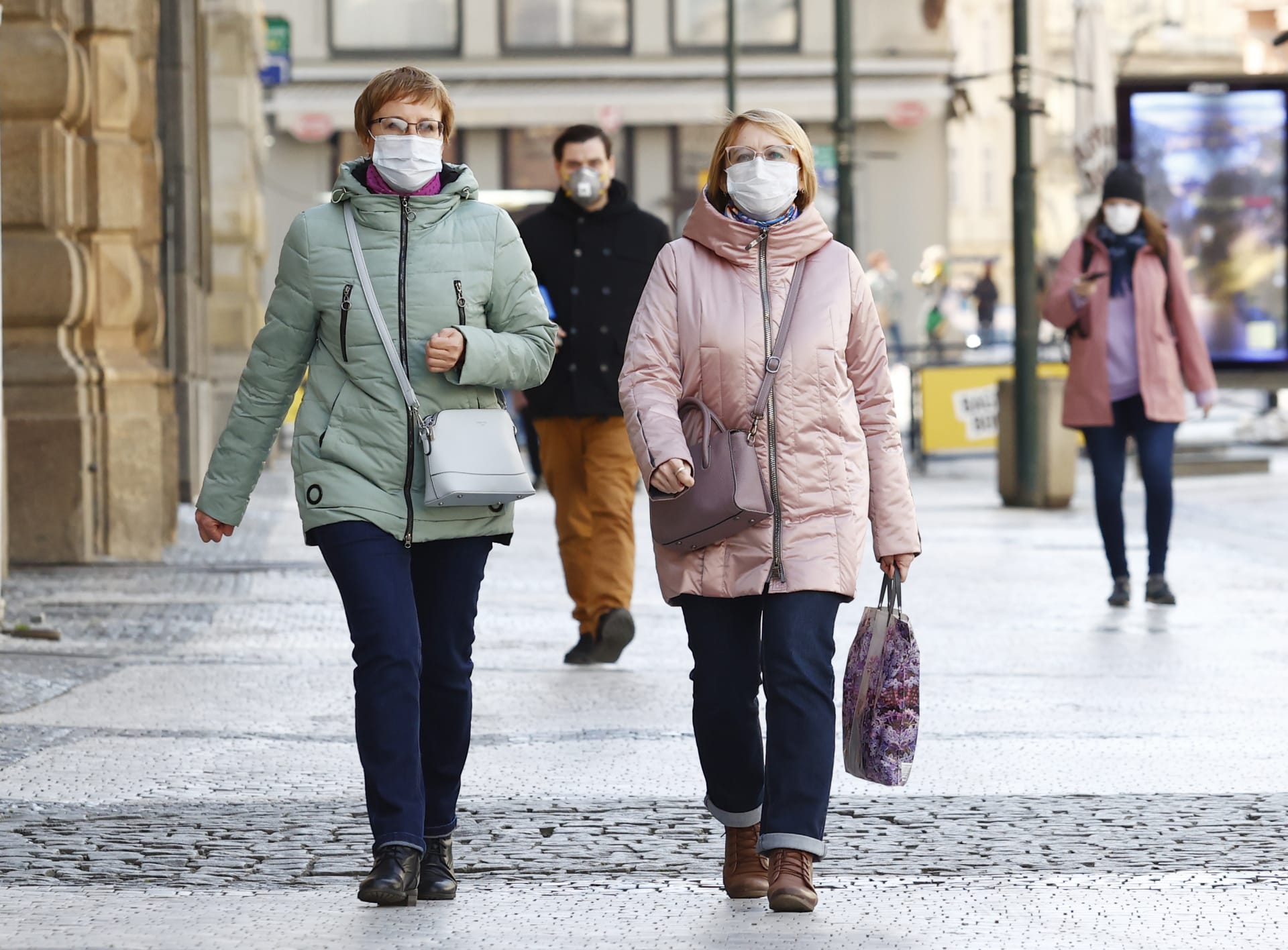 V Česku na následující tři týdny začala kvůli pandemii platit zpřísněná opatření. (Ilustrační foto)