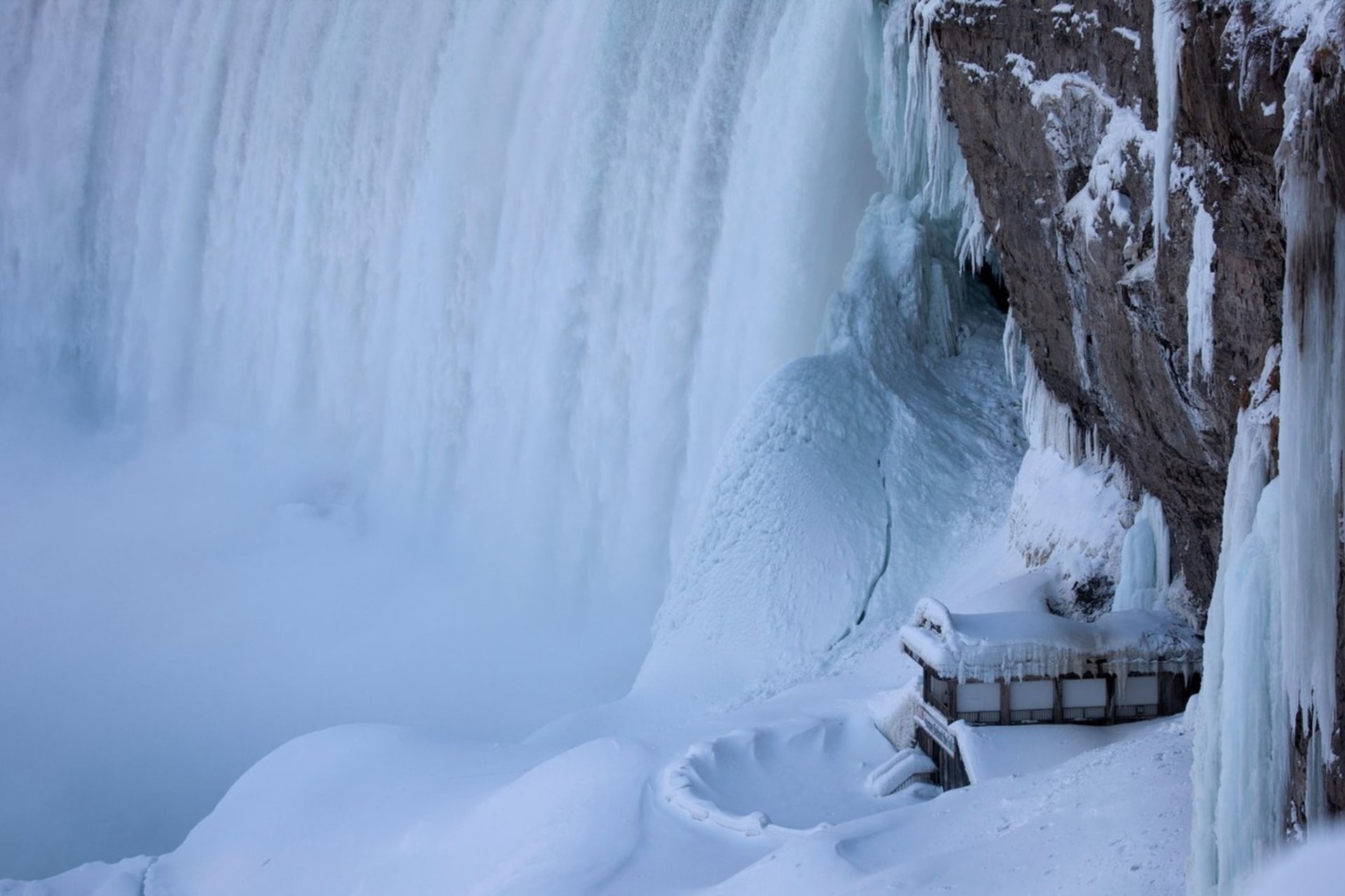 Niagarské vodopády pod sněhem v roce 2015