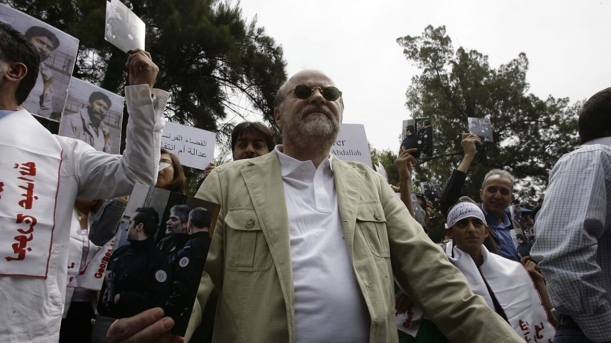 Anís Nakkáš v roce 2010 během demonstrace před francouzským velvyslanectvím v libanonském hlavním městě Bejrútu.