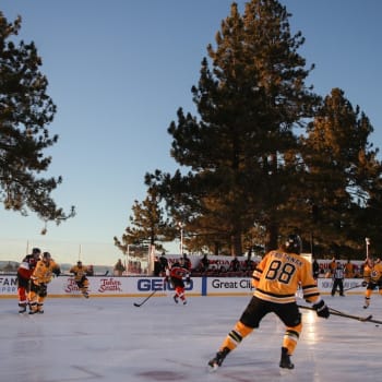 Vysoké tribuny nahradily stromy. Zápasy NHL u jezera Tahoe byly fantastickým zážitkem, který by se bez pandemie neuskutečnil.