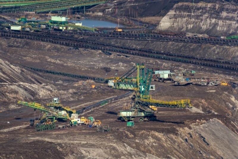 Polský soud zrušil rozhodnutí umožňující prodloužit těžbu v dole Turów.