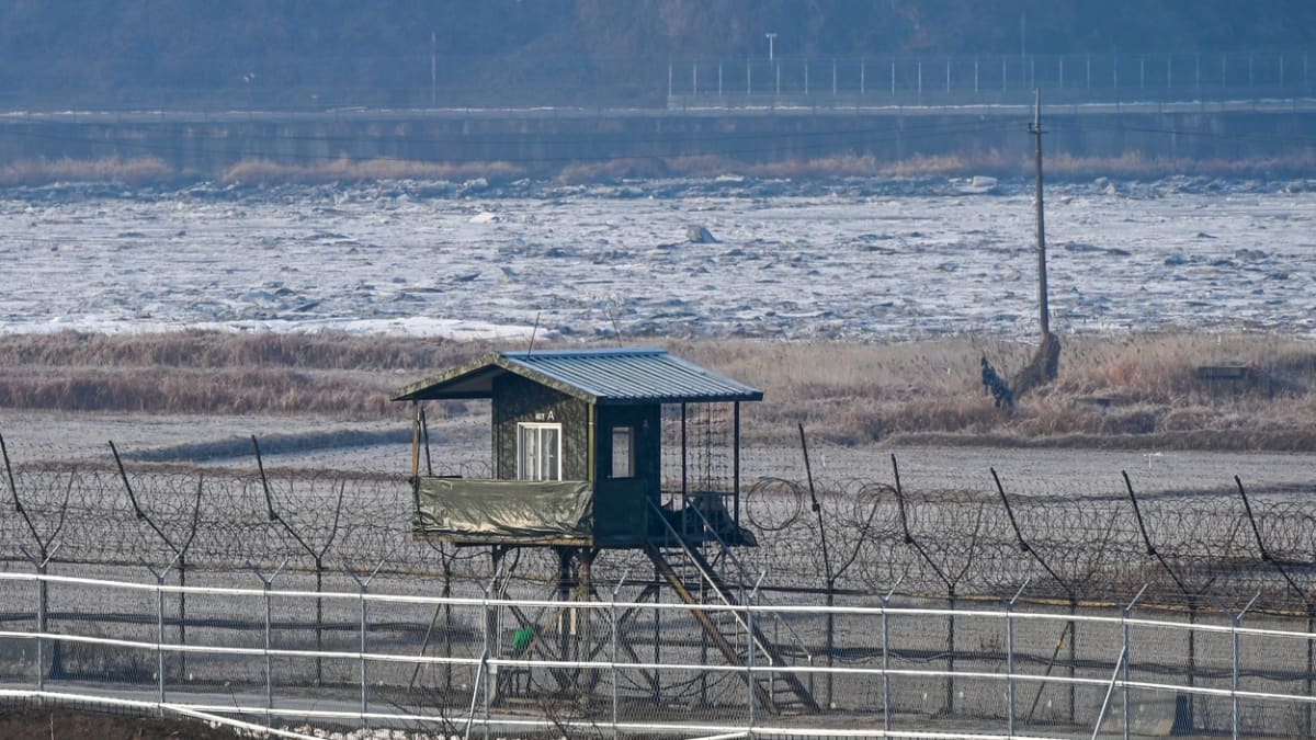 Jižní strana demilitarizované zóny mezi oběma korejskými státy se zdá být v poslední době špatně zabezpečená. 
