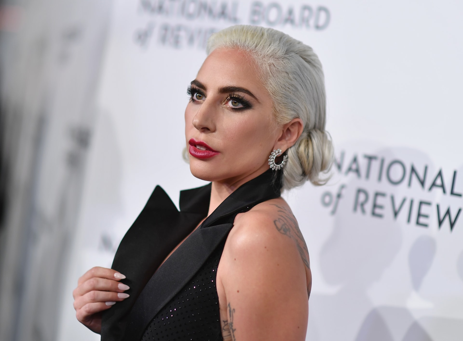 Popová superstar Lady Gaga promluvila o své trvalé bolesti a traumatu.