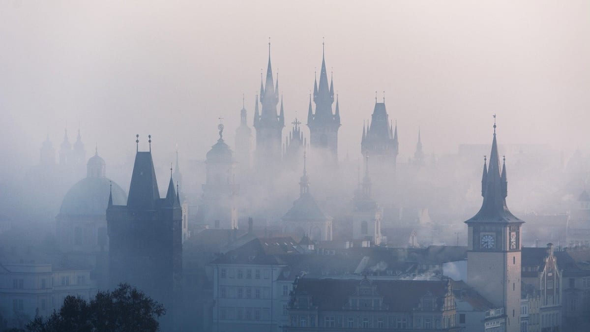 Ráno potrápí Česko mlhy.
