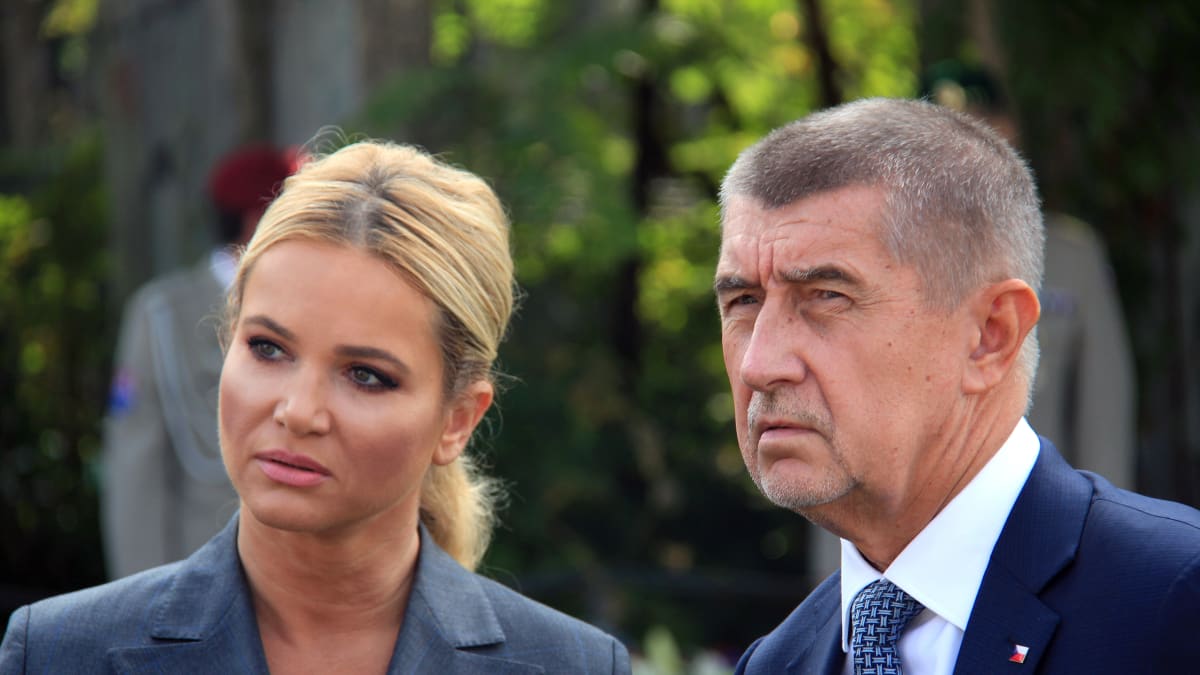 Expremiér Andrej Babiš (ANO) se svou manželkou Monikou Babišovou. 