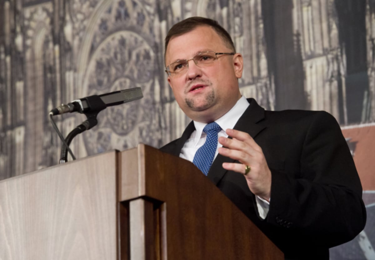 Chování kancléře prezidenta republiky Vratislava Mynáře je na hraně únosnosti, říká Jindřich Forejt.