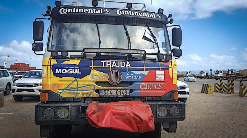 Tatra alias Trajda opouští přístav v Džibuti.