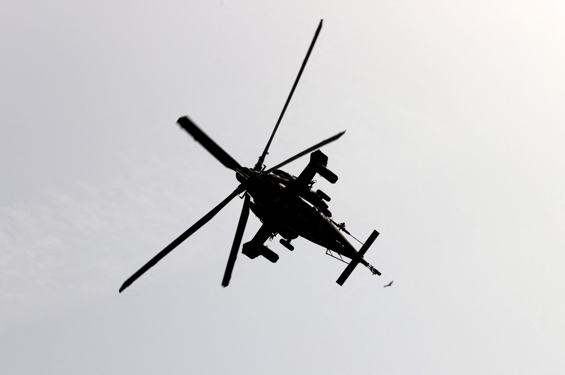 Ministerstvo obrany musí zaplatit 550 milionů kvůli nákupu víceúčelových armádních vrtulníků.