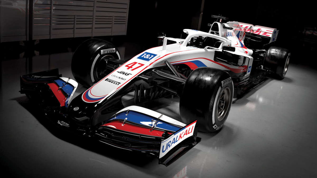 Tým Russia? Ne. Americká stáj formule 1 Haas má nového ruského sponzora, podle čehož také vypadá design monopostu pro sezonu 2021. Tento krok se potkal s velkou kritikou. 