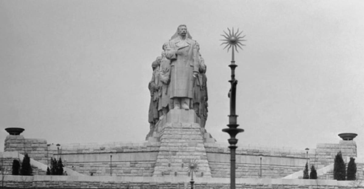 Stalinův pomník, pohled z Čechova mostu