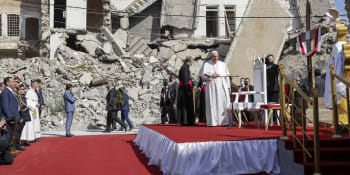 Třetí den v Iráku: Papež František dorazil do Mosulu, pomodlil se za oběti války