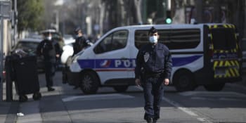 Rwanďan ve Francii zavraždil kněze. V hledáčku policie je už kvůli požáru katedrály