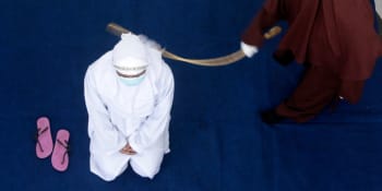 Další brutalita ve jménu práva šaría: Za mimomanželský sex zmrskali páry rákoskou
