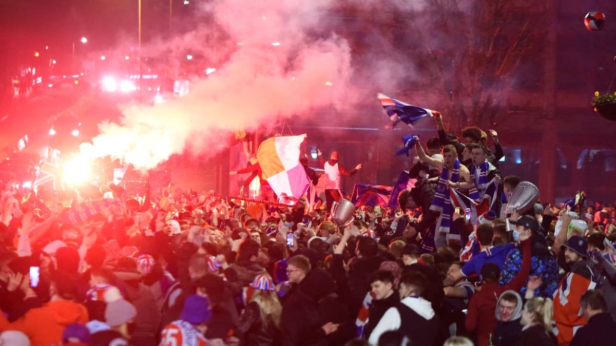 Fanoušci Rangers o víkendu zaplnili glasgowské ulice. Jejich milovaný klub získal 55. ligový titul.