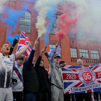 Klub Rangers FC získal o víkendu první ligový titul po 10 letech. Fanoušci ho navzdory pandemii slavili velkolepě.
