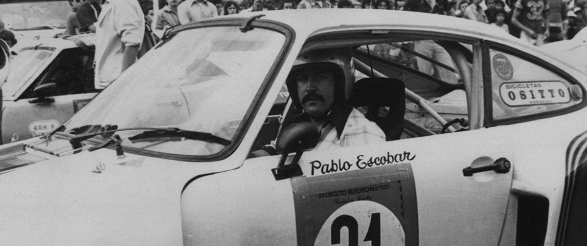 Pablo Escobar ve svém závodním Porsche 911 RSR s karoserií Porsche 935 projel celkem čtyři závody.