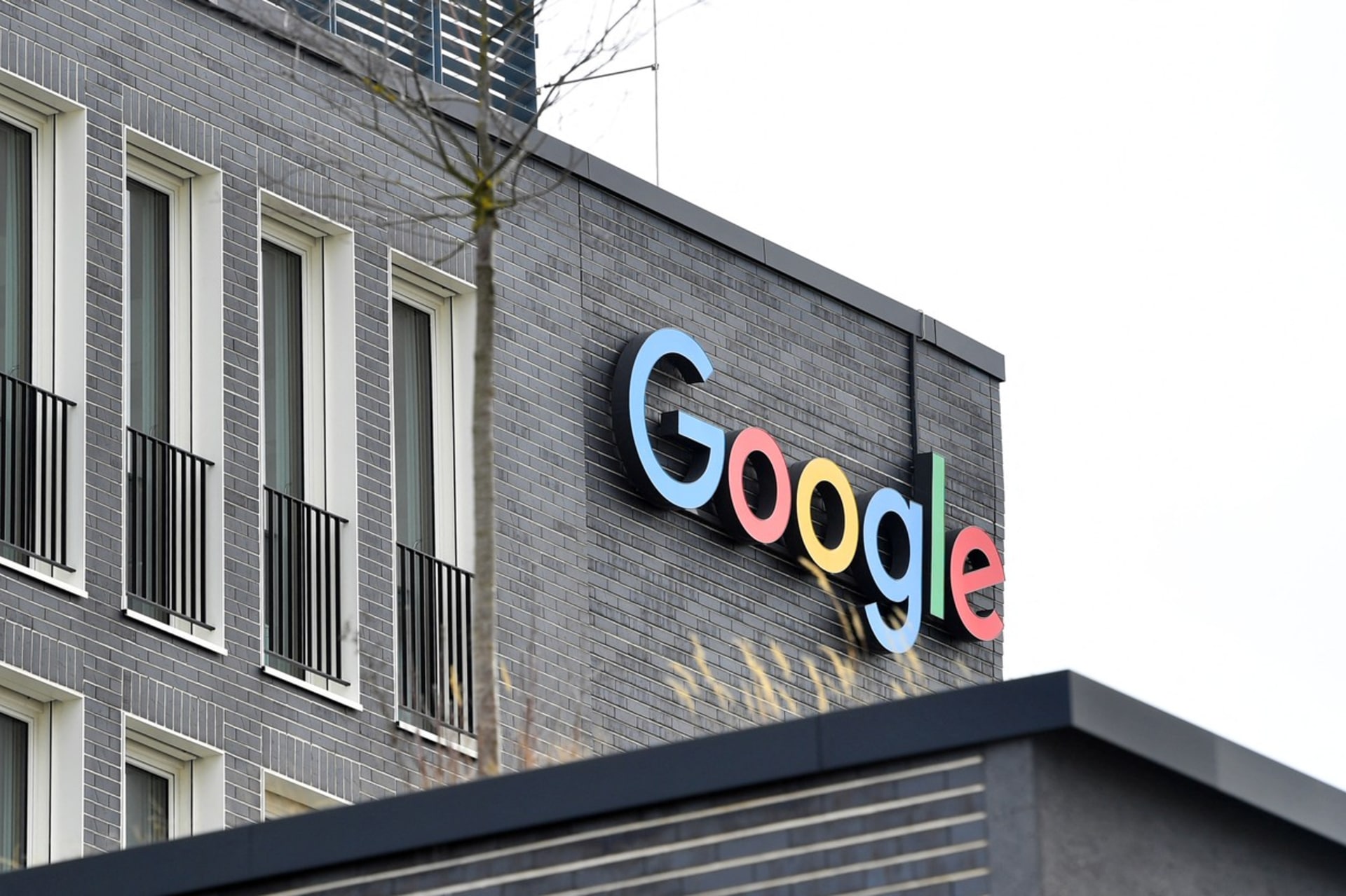 Sdružení pro internetový rozvoj v České republice (SPIR) se ohrazuje proti avizovanému kroku Googlu.