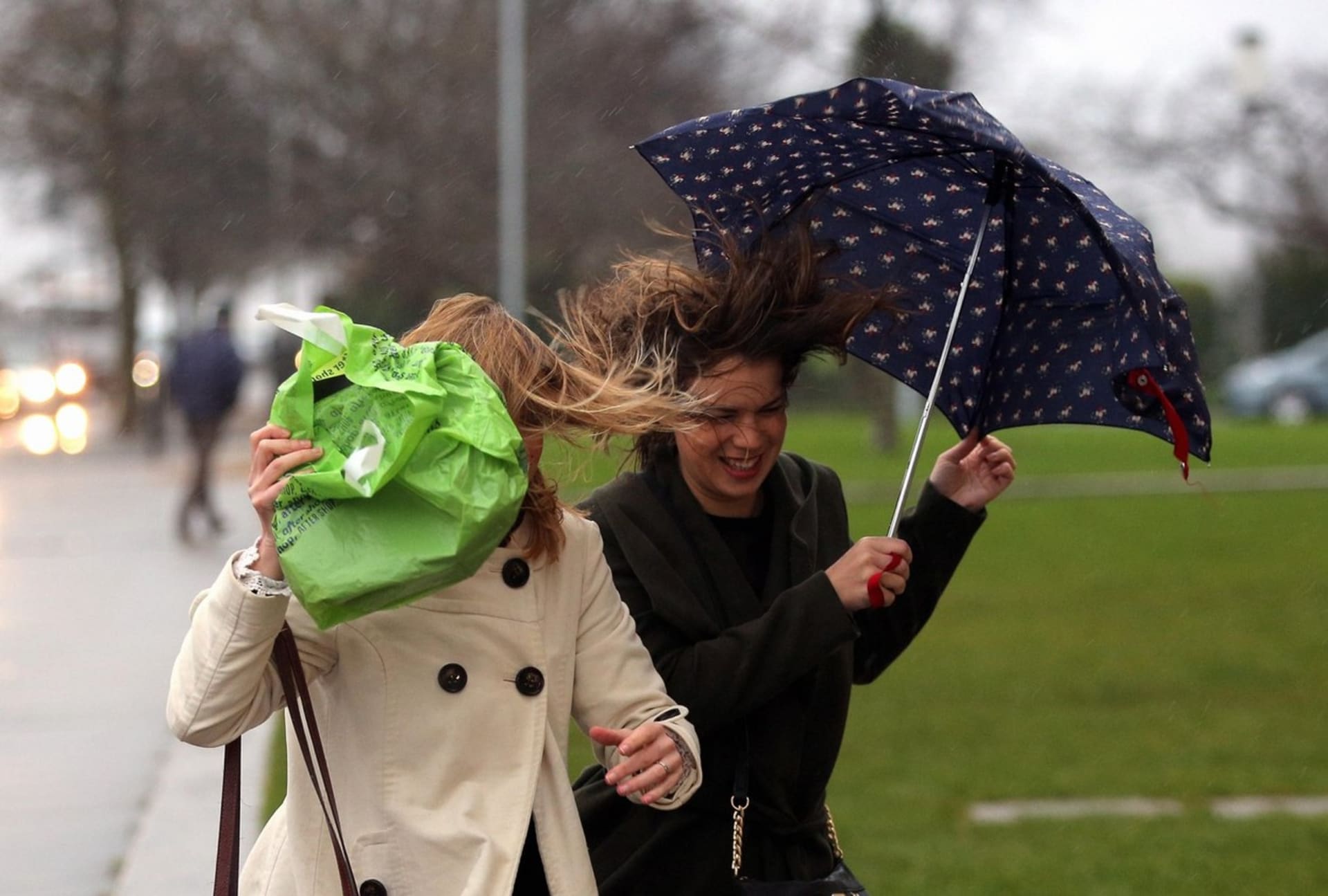 Ženy s deštníkem
