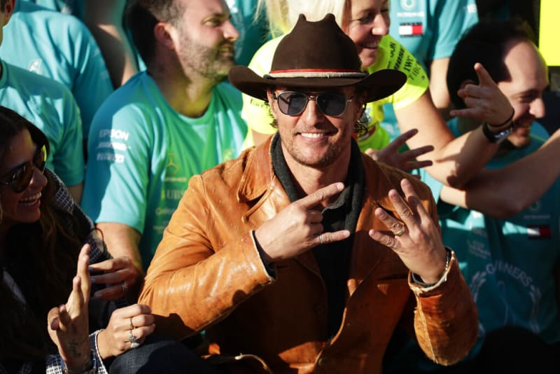 Matthew McConaughey na americké Grand Prix formule 1 v roce 2019