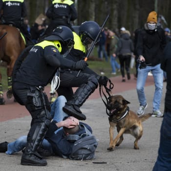 Protesty v Nizozemsku proti lockdownu