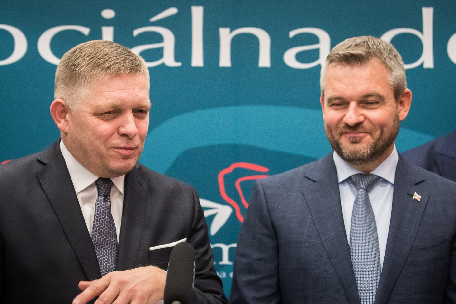 Opoziční strany na Slovensku získaly přes 585 tisíc podpisů pod petici za vypsání referenda o nových volbách.