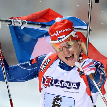 Ondřej Moravec ukončil kariéru, která mu přinesla řadu úspěchů. Takto slavil v roce 2015 ve finském Kontiolahti, když se smíšenou štafetou vybojoval zlato.