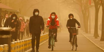 Peking v temnotě. Čínu zasáhla nejhorší písečná bouře za poslední desetiletí
