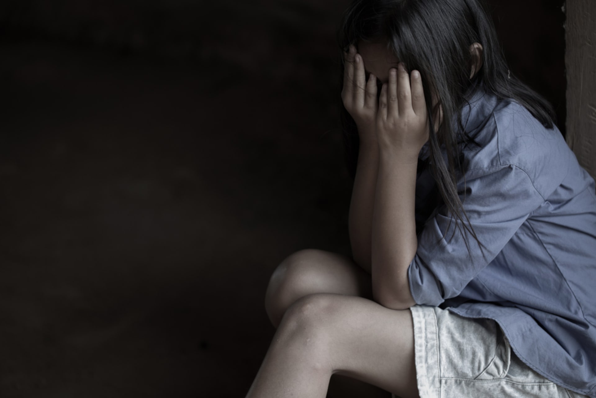 Čtveřice migrantů dostala za znásilnění 14leté dívky dvouleté tresty (ilustrační foto).