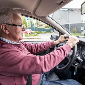 Senior za volantem nemusí znamenat bezpečnostní katastrofu.