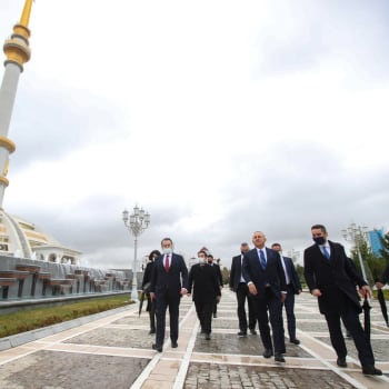 Turecký ministr zahraničí na návštěvě Turkmenistánu.