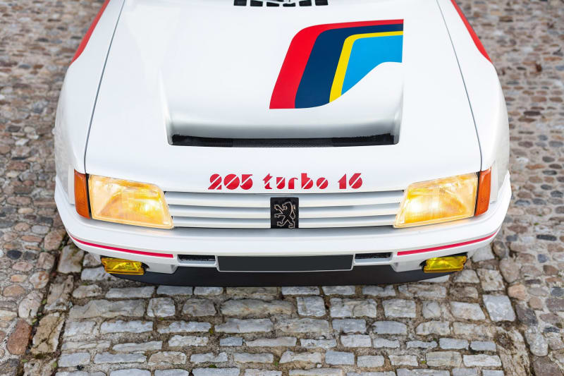 Vzácný Peugeot 205 Turbo 16