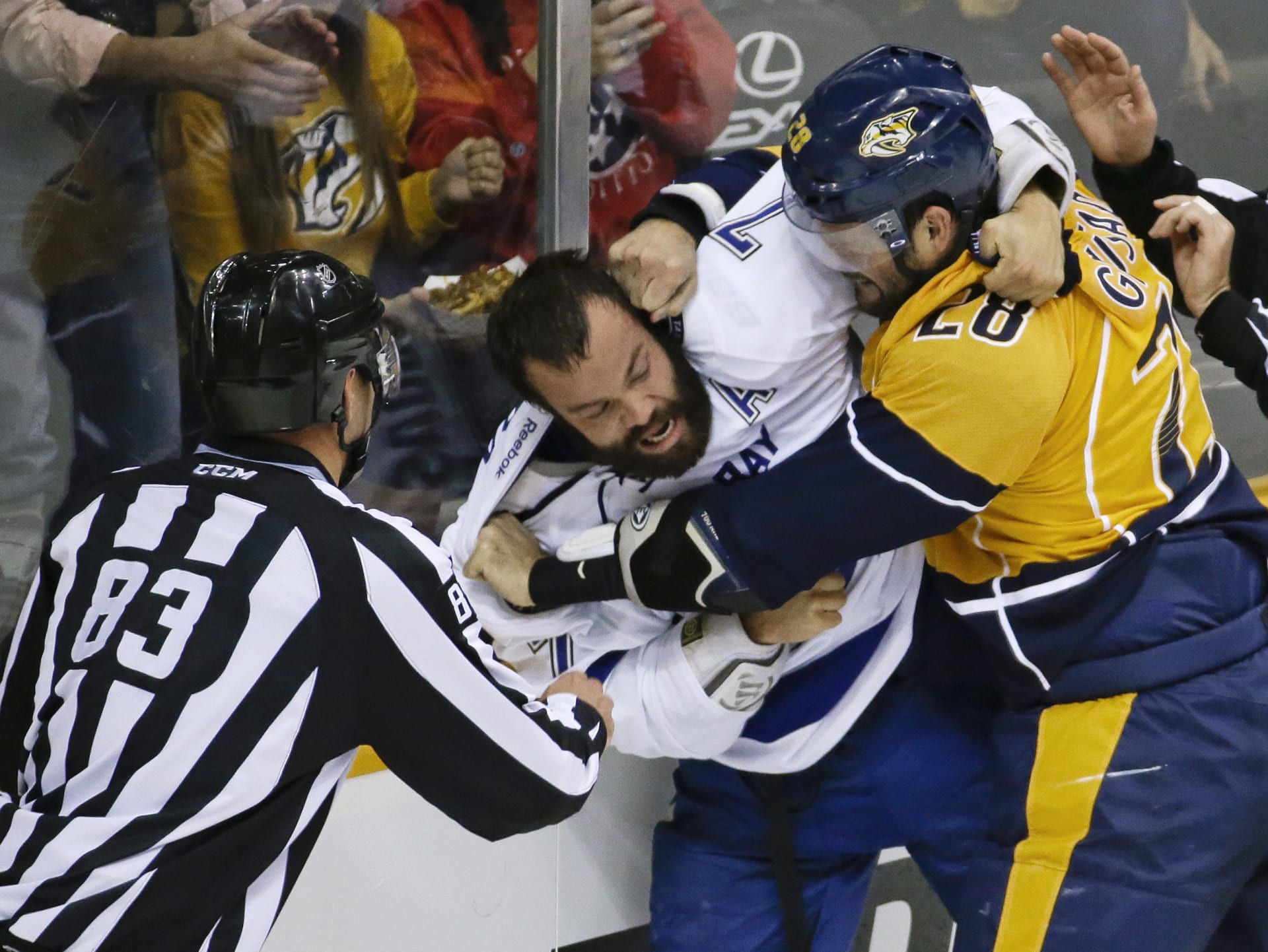 Bitka Radko Gudase v NHL. Dávní hokejoví mušketýři by asi zírali.