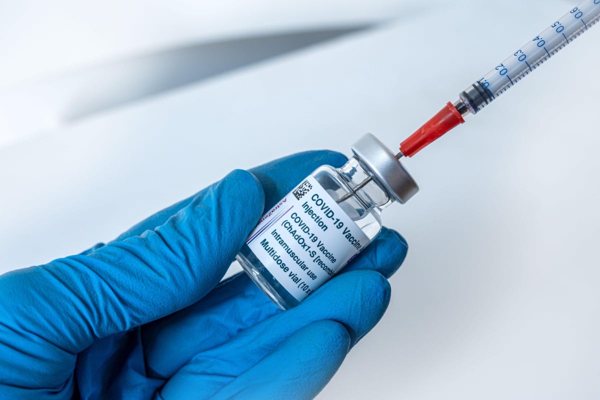 Očkování AstraZenecou minulý týden pozastavily desítky zemí. (Ilustrační foto)