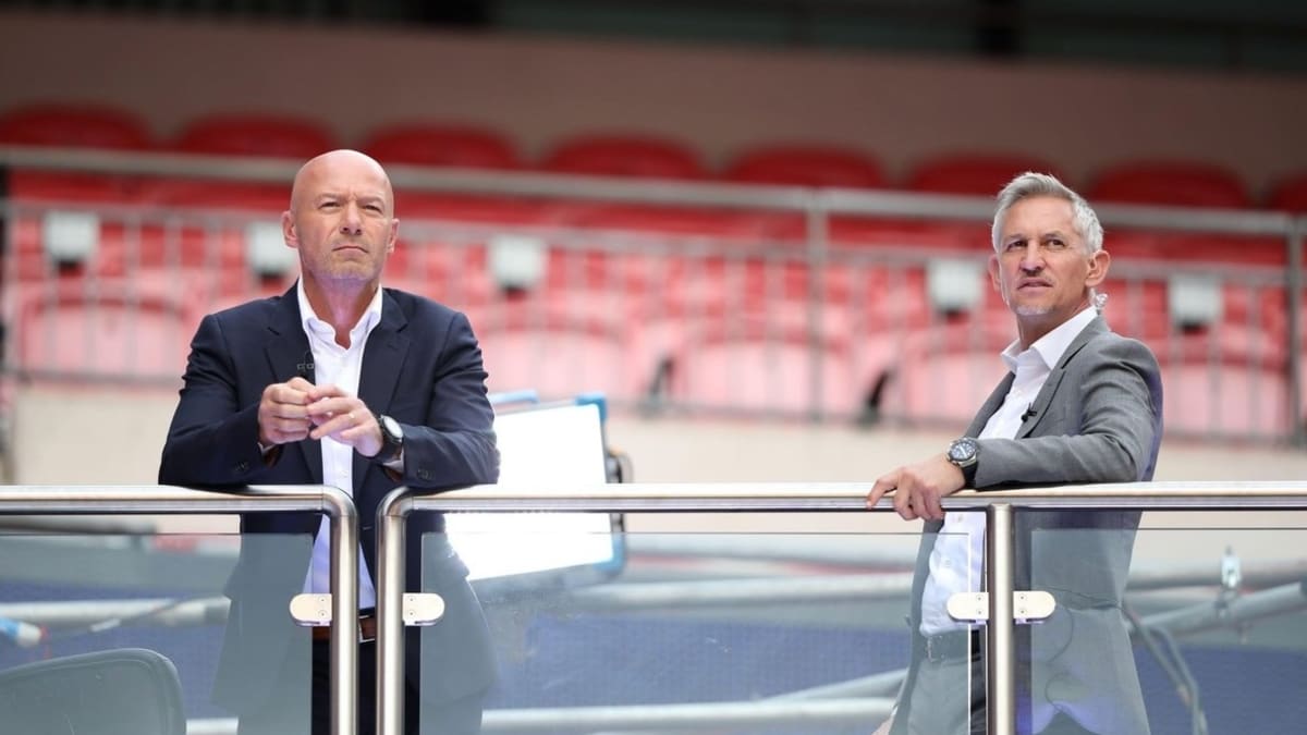 Dvě legendy anglického fotbalu Alan Shearer (vlevo) a Gary Lineker se obávají toho, že je v dalších letech postihne demence. Časté hlavičkování berou jako velký problém.