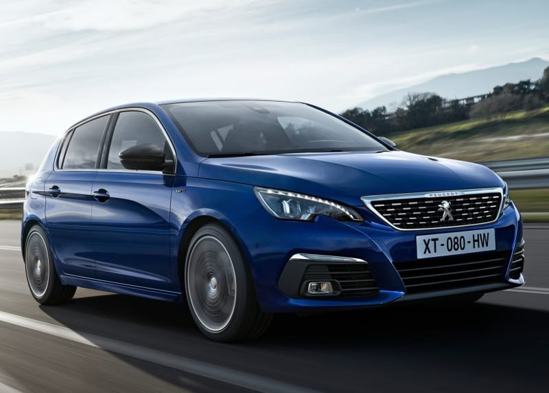 Peugeot 308 1.5 BlueHDi. Průměrná spotřeba: 3,6 l. Cena: 449 000 Kč