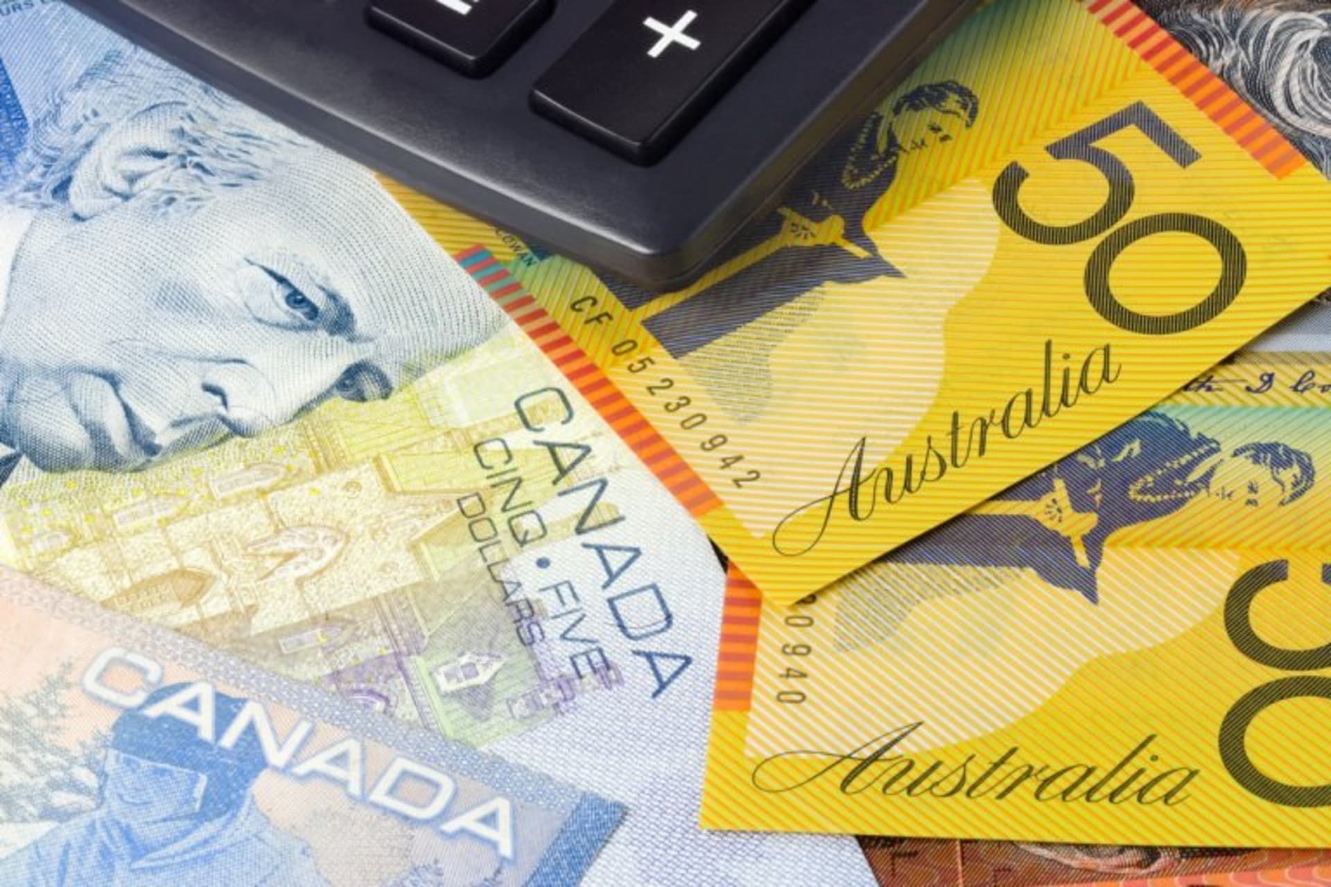 Kanadské a australské dolarové bankovky
