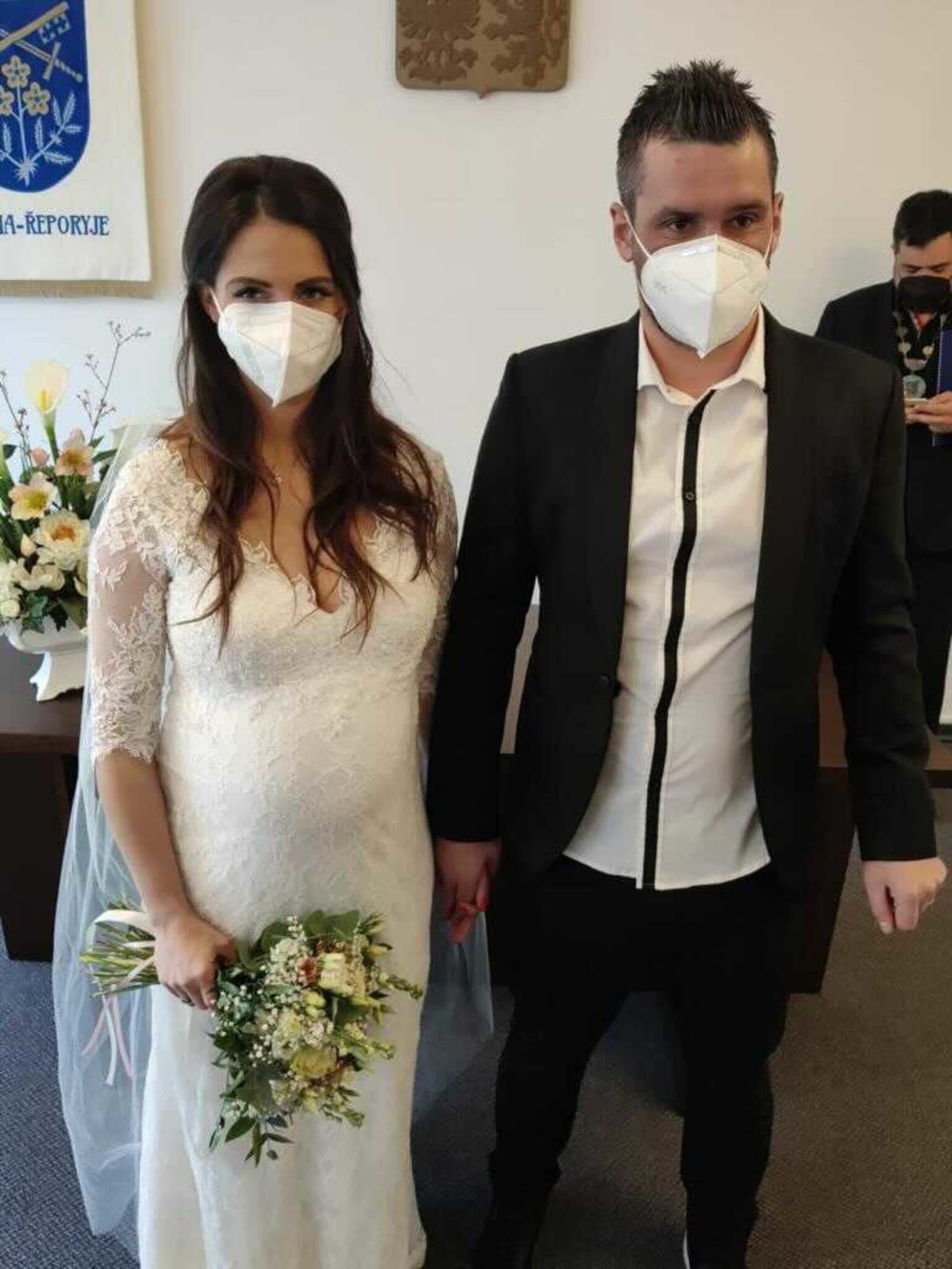 Svatba se konala na úřadě v Řeporyjích.