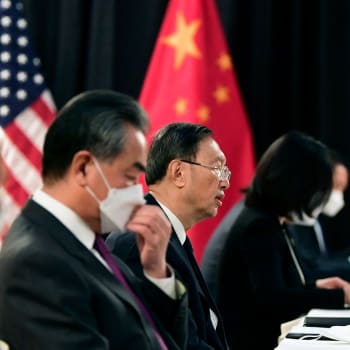 Čínská delegace na setkání na Aljašce