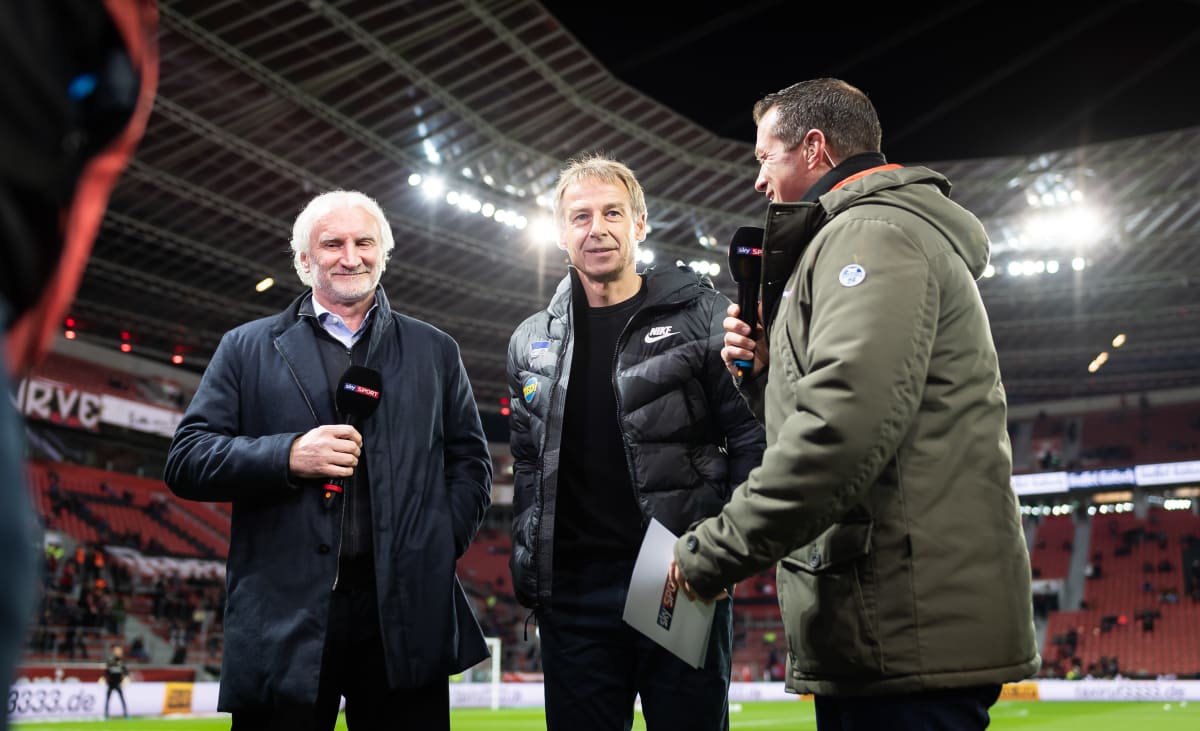 Lothar Matthäus zpovídá jako televizní expert bývalé spoluhráče Jürgena Klinsmanna a Rudiho Völlera (zprava).