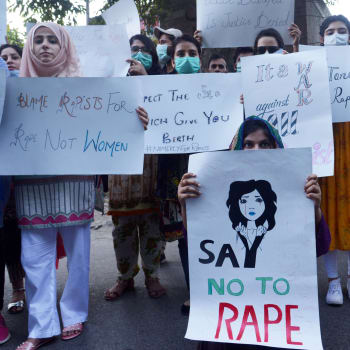 Demonstrace žen v Pákistánu. 