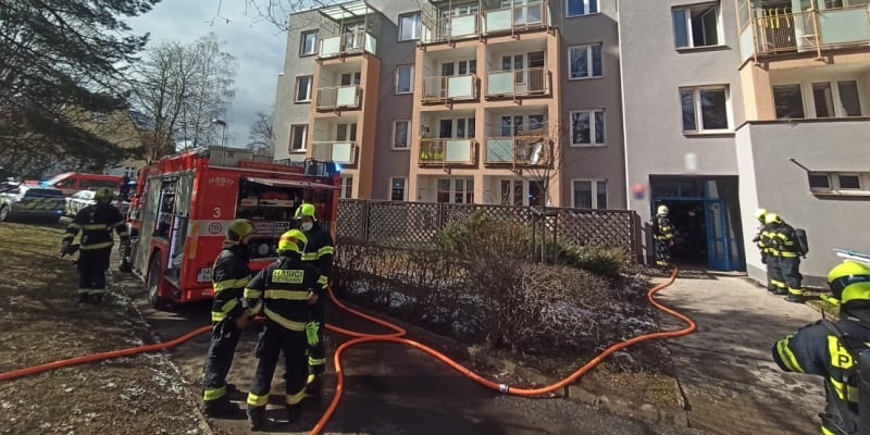 Při požáru zasahovali hasiči ze šesti stanic. 