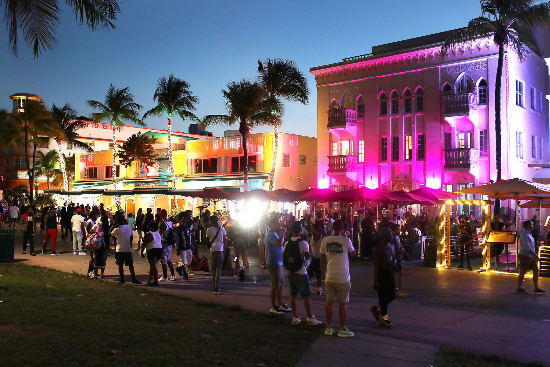 Miami Beach kvůli návalu studentů zavedlo zákaz nočního vycházení.