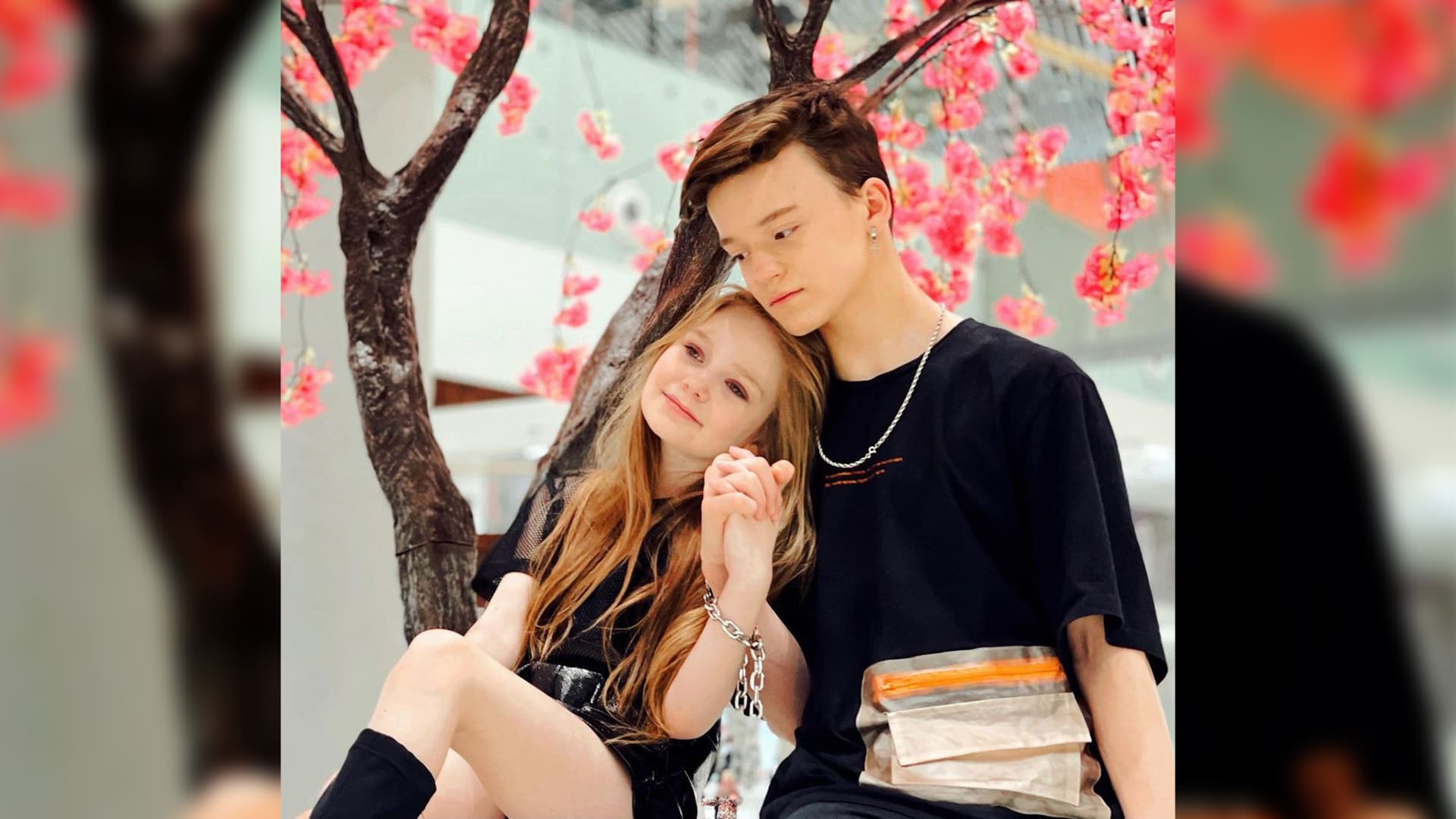 Osmiletá ukrajinská blogerka a modelka Milana Machanecová je známá především svým kontroverzním vztahem s 13letým influencerem Pavlem. 